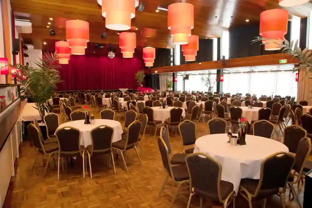 Wierickezaal met tafels en stoelen